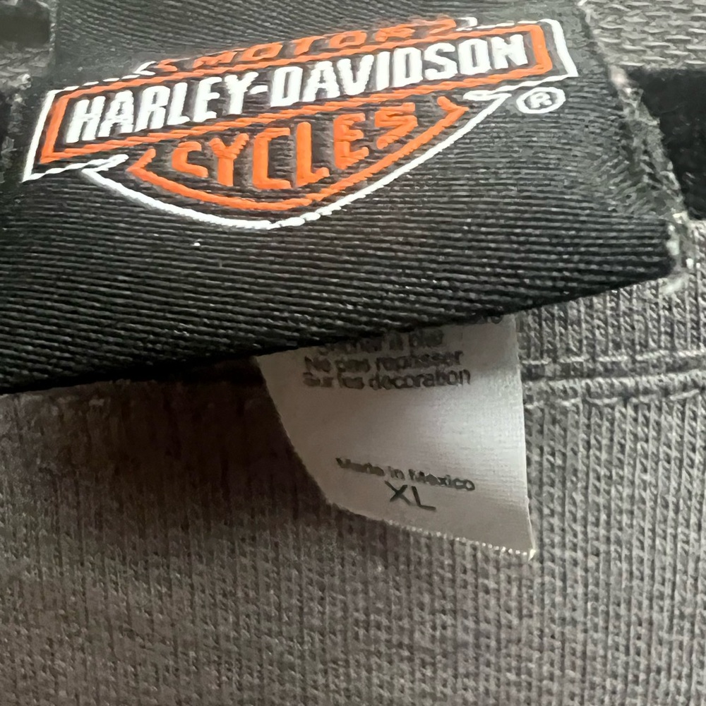 Harley Davidson lightweight sweatshirt. A like heavier than T-shirt material. - Picture 5 of 9